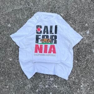 California White Shirt Size Medium Graphic Tee Red Green Boxy Cropped